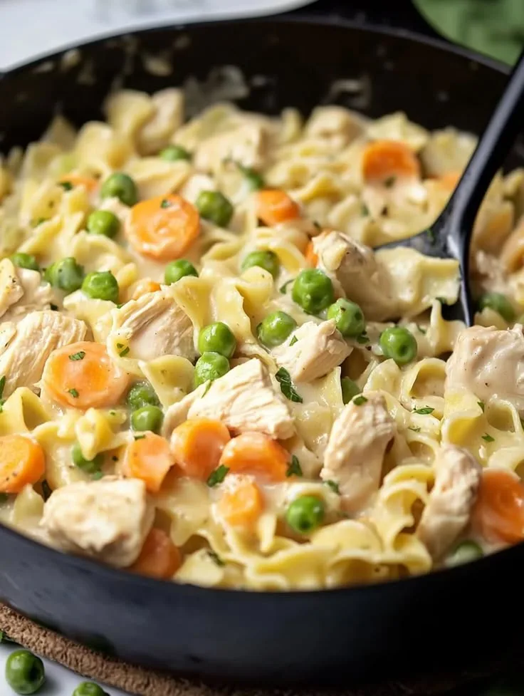 chicken pot pie noodle skillet