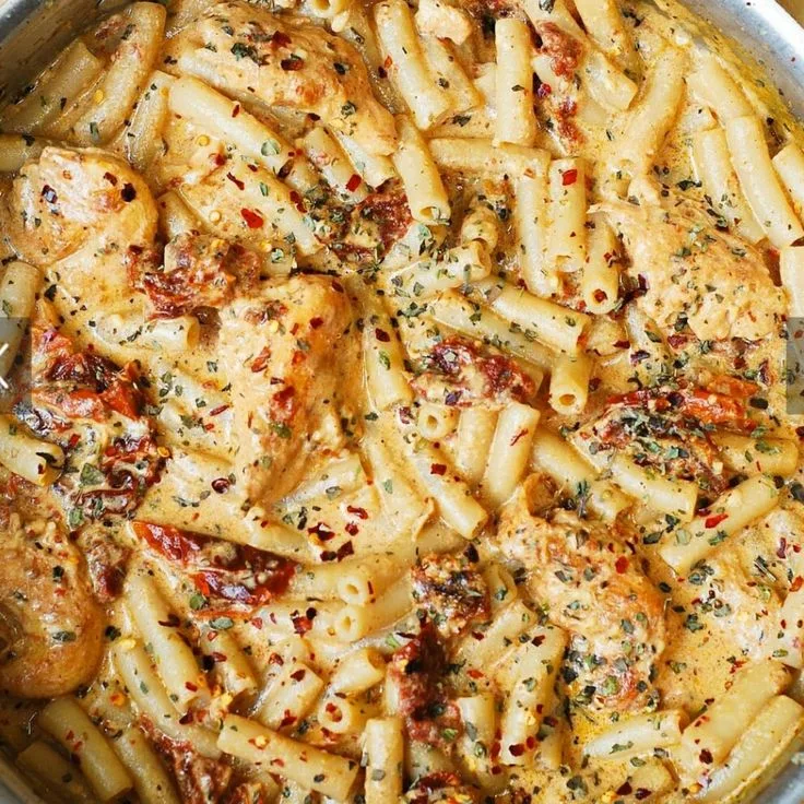 Sun Dried Tomato Pasta with Chicken and Mozzarella